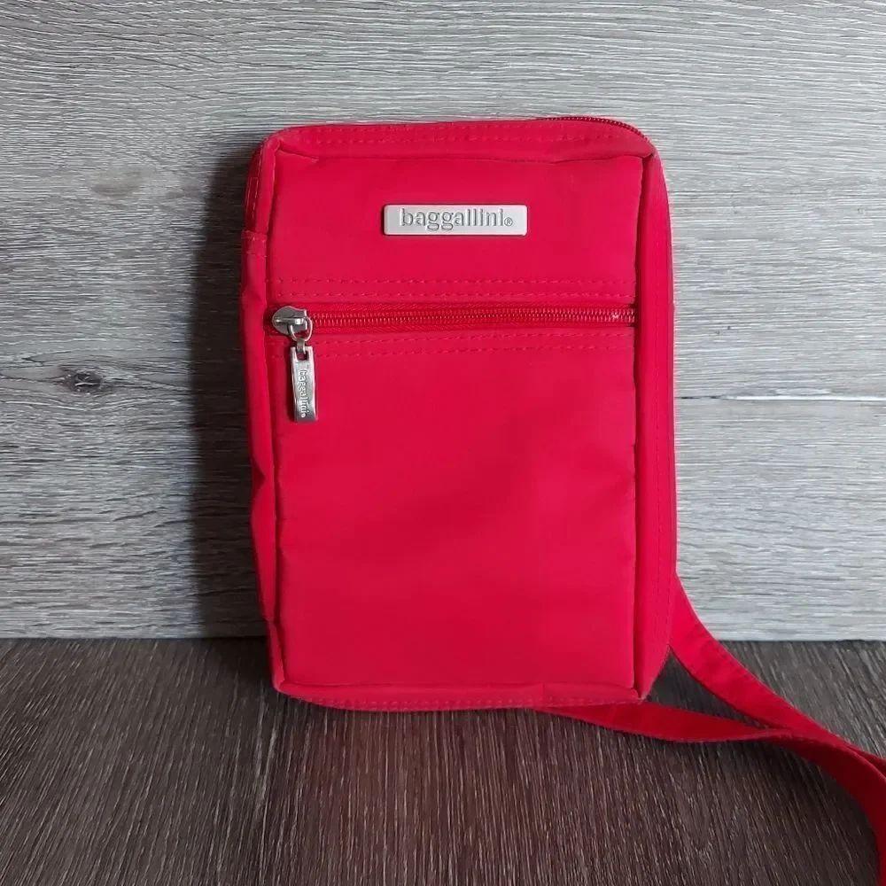 Baggallini Crossbody / Belt Bag Travel Purse Wallet Red Nylon Lots Of Pockets!